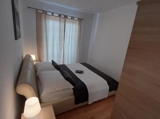 Hana * Пакоштане