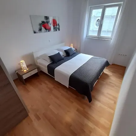 Apartment Hana *